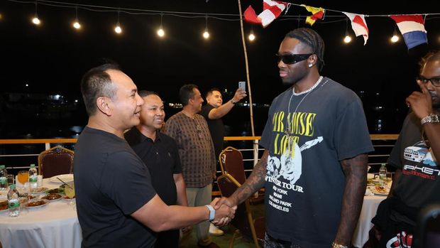 Momen Kapolda dan Gubernur Riau Dinner Bareng Rapper Melly Mike